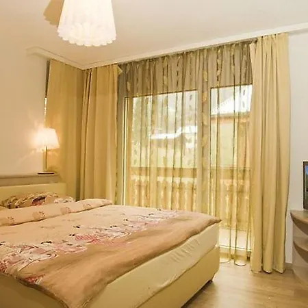 Sleeps 4 Wifi Apartment